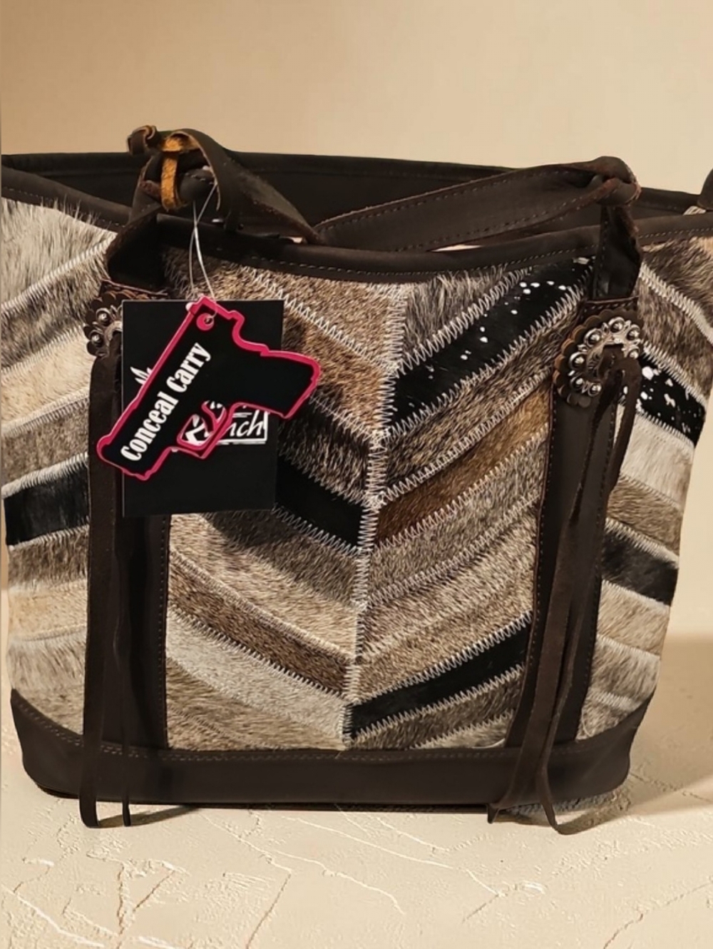Nwt ANGEL RANCH Chevron Patterned Multi-Pocket Tote( CONCEAL AND CARRY) - Picture 7 of 7